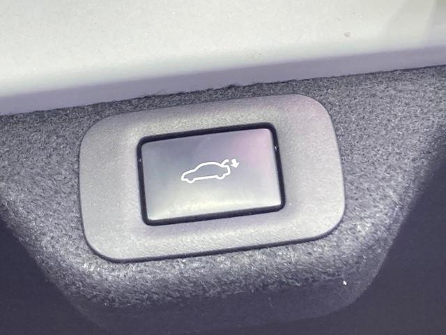 クラウンクロスオーバー Ｇアドバンスド　全周囲カメラ　衝突被害軽減システム　レーダークルーズ　禁煙車　電動リアゲート　パワーシート　ドラレコ　コーナーセンサー　スマートキー　ＬＥＤヘッド　ＥＴＣ２．０　純正１９インチアルミ（7枚目）