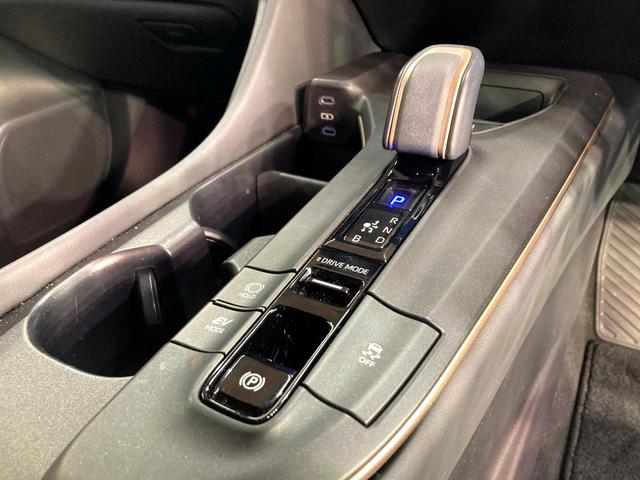 クラウンクロスオーバー Ｇアドバンスド　全周囲カメラ　衝突被害軽減システム　レーダークルーズ　禁煙車　電動リアゲート　パワーシート　ドラレコ　コーナーセンサー　スマートキー　ＬＥＤヘッド　ＥＴＣ２．０　純正１９インチアルミ（50枚目）