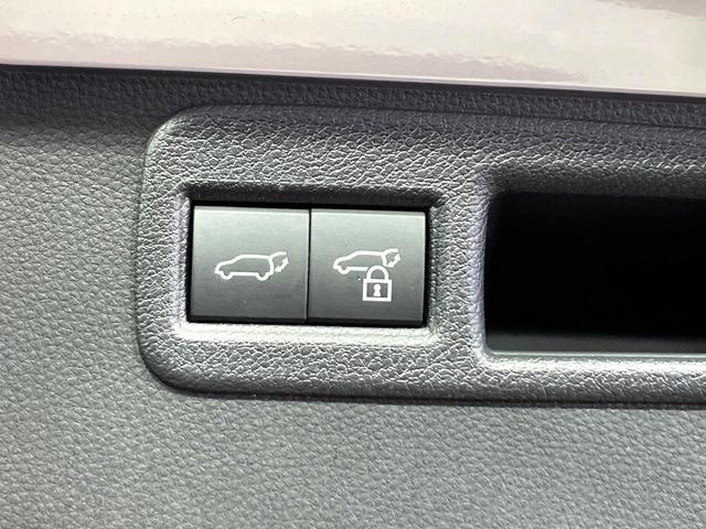 ハリアーハイブリッド G レザーパッケージ 純正8型メモリーナビ バックカメラ 衝突軽減装置 レーダークルーズコントロールパワーバックドア パワーシート LEDヘッドライト ETC デジタルインナーミラー Bluetooth(7枚目)