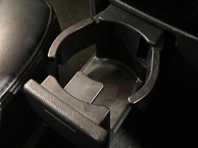 デリカＤ：５ Ｄ　パワーパッケージ　ディーゼル　ディスプレイオーディオ　両側電動ドア　バックカメラ　禁煙車　ハーフレザーシート　ドラレコ　スマートキー　ＨＩＤヘッド　ビルトインＥＴＣ　クルコン　純正１８インチアルミ　オートライト（52枚目）