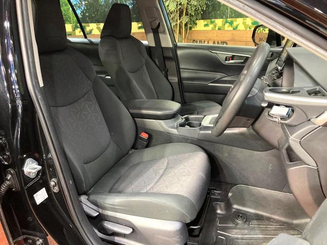 RAV4 ハイブリッドX バックカメラ 衝突被害軽減システム レーダークルーズ 禁煙車 ドラレコ コーナーセンサー スマートキー LEDヘッド ルーフレール ビルトインETC 純正17インチアルミ オートハイビーム(9枚目)