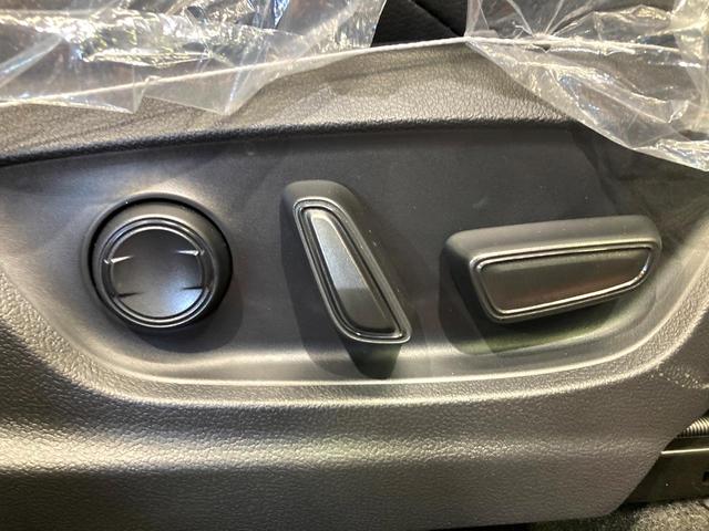 カローラクロス ハイブリッド　Ｚ　ガラスルーフ　純正１０型ディスプレイオーディオ　全周囲カメラ　衝突被害軽減システム　レーダークルーズ　禁煙車　電動リアゲート　ハーフレザーシート　パワーシート　コーナーセンサー（40枚目）