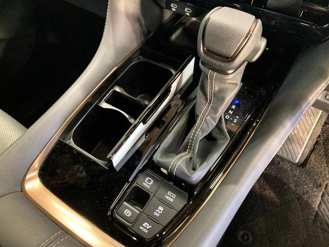 アルファードハイブリッド Ｚ　左右独立ガラスルーフ　純正１４型ディスプレイ　両側電動ドア　全周囲カメラ　衝突被害軽減システム　レーダークルーズ　禁煙車　電動リアゲート　前席シートエアコン　リアシートエアコン　前後席パワーシート（31枚目）