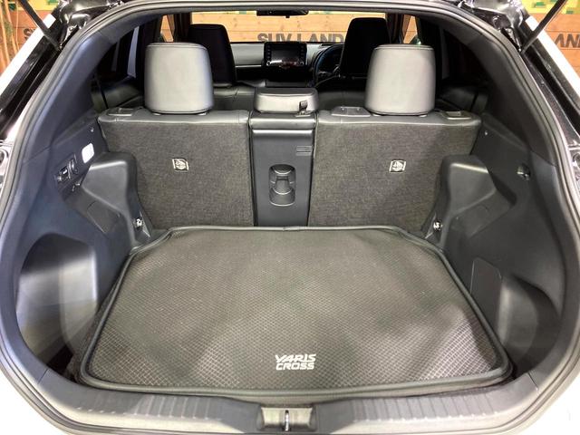 ヤリスクロス ハイブリッドＺ　純正８型ディスプレイオーディオ　全周囲カメラ　衝突被害軽減システム　レーダークルーズ　禁煙車　ハーフレザーシート　パワーシート　コーナーセンサー　ＬＥＤヘッド　純正１８インチアルミ（10枚目）