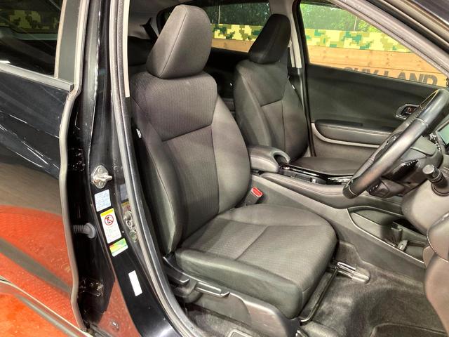 ヴェゼル ハイブリッドＸ　純正ＳＤナビ　バックカメラ　衝突被害軽減システム　レーダークルーズ　禁煙車　ドラレコ　スマートキー　ＬＥＤヘッド　ＥＴＣ　純正１６インチアルミ　オートライト　オートエアコン　ＣＤ　ＤＶＤ再生（9枚目）