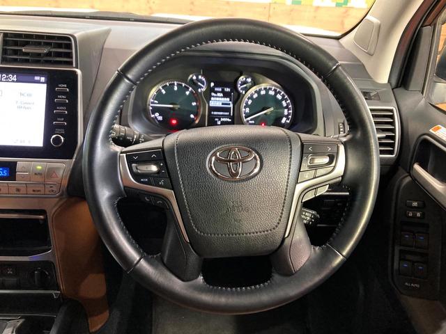 ランドクルーザープラド ＴＸ　Ｌパッケージ　７０ｔｈアニバーサリーリミテッド　ディーゼル　７人乗り　サンルーフ　純正ＳＤナビ　全周囲カメラ　衝突被害軽減システム　レーダークルーズコントロール　禁煙車　レザーシート　前席シートエアコン　ドライブレコーダー　コーナーセンサー（8枚目）