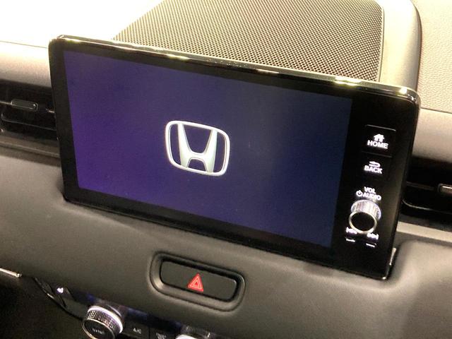 ヴェゼル ｅ：ＨＥＶ　Ｚ　登録済未使用車　純正９型ナビ　全周囲カメラ　衝突被害軽減システム　電動リアゲート　ハーフレザーシート　コーナーセンサー　スマートキー　ＬＥＤヘッド　ＥＴＣ２．０　純正１８インチアルミ（3枚目）