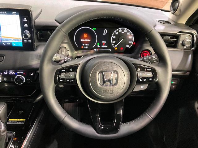 ヴェゼル ｅ：ＨＥＶ　Ｚ　登録済未使用車　純正９型ナビ　全周囲カメラ　衝突被害軽減システム　電動リアゲート　ハーフレザーシート　コーナーセンサー　スマートキー　ＬＥＤヘッド　ＥＴＣ２．０　純正１８インチアルミ（8枚目）