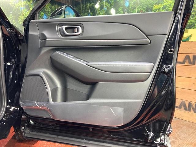 ヴェゼル ｅ：ＨＥＶ　Ｚ　登録済未使用車　純正９型ナビ　全周囲カメラ　衝突被害軽減システム　電動リアゲート　ハーフレザーシート　コーナーセンサー　スマートキー　ＬＥＤヘッド　ＥＴＣ２．０　純正１８インチアルミ（21枚目）