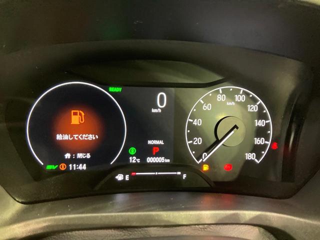 ヴェゼル ｅ：ＨＥＶ　Ｚ　登録済未使用車　純正９型ナビ　全周囲カメラ　衝突被害軽減システム　電動リアゲート　ハーフレザーシート　コーナーセンサー　スマートキー　ＬＥＤヘッド　ＥＴＣ２．０　純正１８インチアルミ（25枚目）