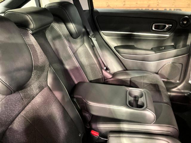 ヴェゼル ｅ：ＨＥＶ　Ｚ　登録済未使用車　純正９型ナビ　全周囲カメラ　衝突被害軽減システム　電動リアゲート　ハーフレザーシート　コーナーセンサー　スマートキー　ＬＥＤヘッド　ＥＴＣ２．０　純正１８インチアルミ（48枚目）