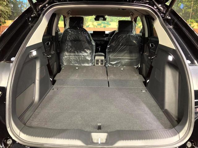 ヴェゼル ｅ：ＨＥＶ　Ｚ　登録済未使用車　純正９型ナビ　全周囲カメラ　衝突被害軽減システム　電動リアゲート　ハーフレザーシート　コーナーセンサー　スマートキー　ＬＥＤヘッド　ＥＴＣ２．０　純正１８インチアルミ（51枚目）