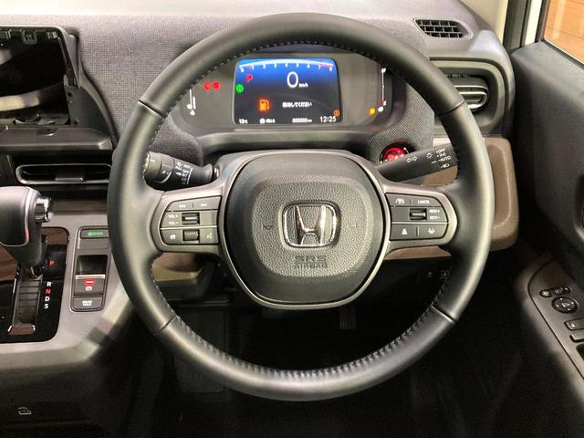 フリード エアー　ＥＸ　登録済未使用車　両側電動ドア　衝突被害軽減システム　レーダークルーズ　コーナーセンサー　スマートキー　ＬＥＤヘッド　純正１５インチアルミ　オートハイビーム　車線逸脱警報　オートライト　オートエアコン（7枚目）