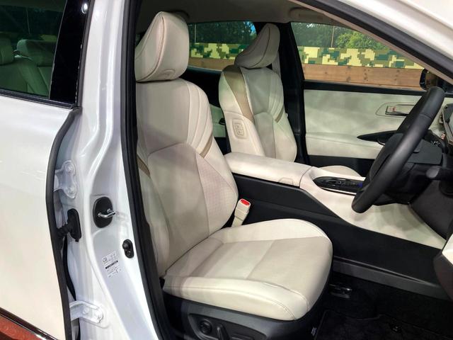 クラウンクロスオーバー Ｇアドバンスド・レザーパッケージ　純正１２．５型ナビ　全周囲カメラ　衝突被害軽減システム　レーダークルーズ　禁煙車　電動リアゲート　レザーシート　前席シートエアコン　コーナーセンサー　スマートキー　ＬＥＤヘッド　ＥＴＣ２．０（9枚目）