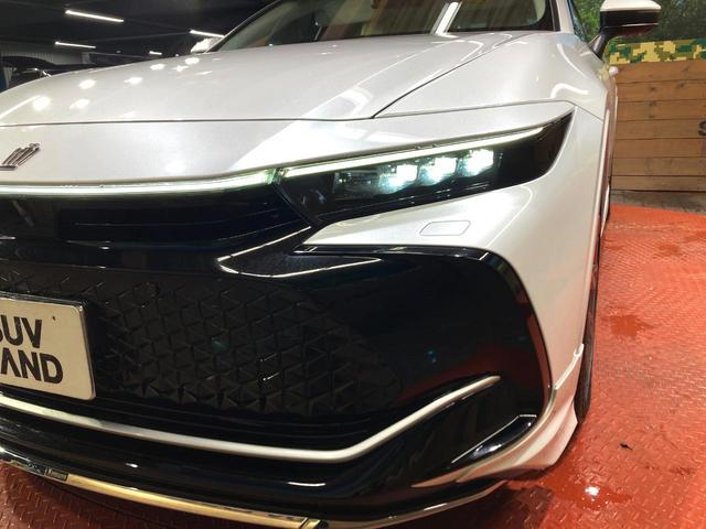 クラウンクロスオーバー Ｇアドバンスド・レザーパッケージ　純正１２．５型ナビ　全周囲カメラ　衝突被害軽減システム　レーダークルーズ　禁煙車　電動リアゲート　レザーシート　前席シートエアコン　コーナーセンサー　スマートキー　ＬＥＤヘッド　ＥＴＣ２．０（12枚目）