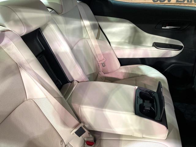 クラウンクロスオーバー Ｇアドバンスド・レザーパッケージ　純正１２．５型ナビ　全周囲カメラ　衝突被害軽減システム　レーダークルーズ　禁煙車　電動リアゲート　レザーシート　前席シートエアコン　コーナーセンサー　スマートキー　ＬＥＤヘッド　ＥＴＣ２．０（25枚目）