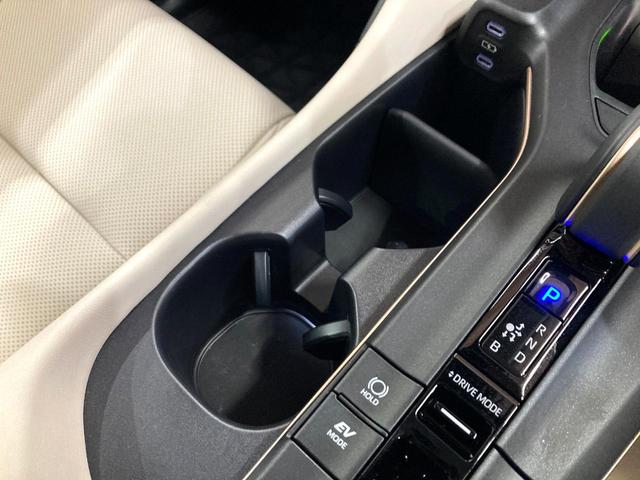 クラウンクロスオーバー Ｇアドバンスド・レザーパッケージ　純正１２．５型ナビ　全周囲カメラ　衝突被害軽減システム　レーダークルーズ　禁煙車　電動リアゲート　レザーシート　前席シートエアコン　コーナーセンサー　スマートキー　ＬＥＤヘッド　ＥＴＣ２．０（48枚目）