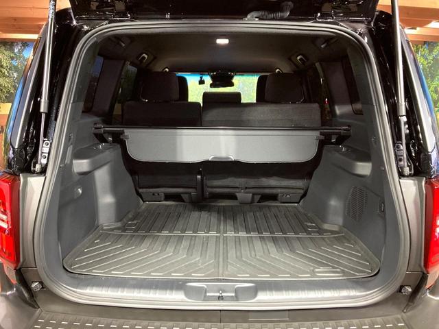 ���i�̂���������ʋ΁A���}���ɏ\���ȉ׎��X�y�[�X���m�ۂ��Ă���܂��B�Z�J���h�V�[�g��|���ƁA�傫�ȉו��̐ύڂ��\�ł���