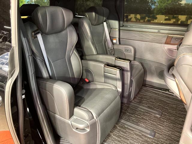 アルファード Ｚ　左右独立ガラスルーフ　ユニバーサルステップ　純正フリップダウンモニター　純正１４型ディスプレイオーディオ　パノラミックビューモニター　両側電動スライドドア　電動リアゲート　レーダークルーズコントロール（9枚目）