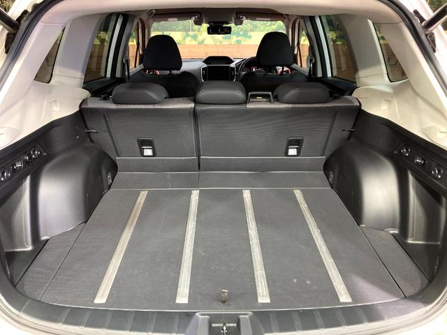 ���i�̂���������ʋ΁A���}���ɏ\���ȉ׎��X�y�[�X���m�ۂ��Ă���܂��B�Z�J���h�V�[�g��|���ƁA�傫�ȉו��̐ύڂ��\�ł���