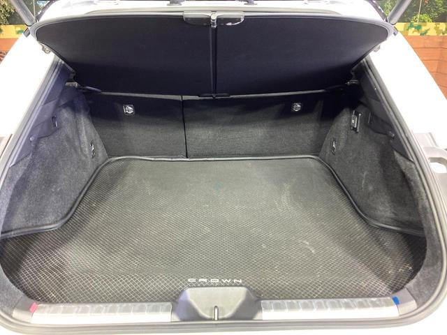 ���i�̂���������ʋ΁A���}���ɏ\���ȉ׎��X�y�[�X���m�ۂ��Ă���܂��B�Z�J���h�V�[�g��|���ƁA�傫�ȉו��̐ύڂ��\�ł���