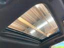 【サンルーフ】開放感たっぷりの希少装備、サンルーフが装着されています！車内に明かりを取り入れたり景色を楽しむ以外にも、車内の空気も簡単に換気できて快適です！