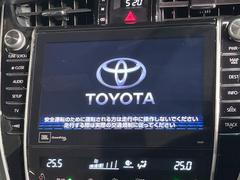 【メーカー純正ナビ】インテリアに溶け込むスタイリッシュな「専用設計」メーカーナビを装備♪視認性や操作性など基本性能にも優れ、より上質なカーライフをお楽しみいただけます。 3