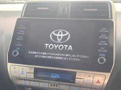 【メーカー純正ナビ】インテリアに溶け込むスタイリッシュな「専用設計」メーカーナビを装備♪視認性や操作性など基本性能にも優れ、より上質なカーライフをお楽しみいただけます。 4