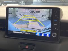 【バックカメラ】駐車時に後方がリアルタイム映像で確認できます。大型商業施設や立体駐車場での駐車時や、夜間のバック時に大活躍！運転スキルに関わらず、今や必須となった装備のひとつです！ 4