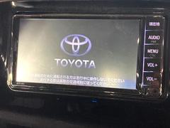 【純正ナビ】人気の純正ナビを装備しております。ナビの使いやすさはもちろん、オーディオ機能も充実！キャンプや旅行はもちろん、通勤や買い物など普段のドライブも楽しくなるはず♪ 3
