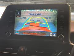 【バックカメラ】駐車時に後方がリアルタイム映像で確認できます。大型商業施設や立体駐車場での駐車時や、夜間のバック時に大活躍！運転スキルに関わらず、今や必須となった装備のひとつです！ 4