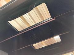 【ガラスルーフ】ガラスルーフ搭載で車内の解放感が一気にアップ！開放的なドライブをお楽しみいただけます。 3