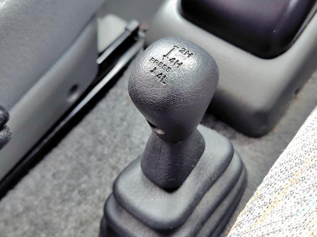 ジムニー ＸＧ　４ＷＤ　ＥＴＣ　ＴＶ　キーレスエントリー　ＡＴ　ＡＢＳ　衝突安全ボディ　エアコン　パワーウィンドウ（7枚目）