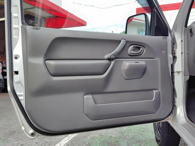 ジムニー ＸＧ　４ＷＤ　ＥＴＣ　ＴＶ　キーレスエントリー　ＡＴ　ＡＢＳ　衝突安全ボディ　エアコン　パワーウィンドウ（27枚目）