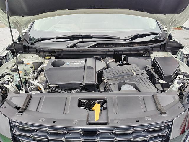 エクストレイル Ｇ　ｅ－４ＯＲＣＥ　４ＷＤ　全周囲カメラ　クリアランスソナー　レーンアシスト　パワーシート　自動駐車システム　衝突被害軽減システム　ナビ　ＴＶ　オートマチックハイビーム　オートライト　ＬＥＤヘッドランプ　電動リアゲート（20枚目）