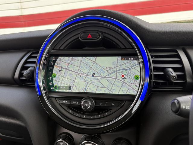 ＭＩＮＩ ヴィクトリア　ドライブレコーダー　ＥＴＣ　ナビ　ＬＩＭボタン　アルミホイール　ＬＥＤヘッドランプ　ターボ　スマートキー　アイドリングストップ　電動格納ミラー　ＡＴ　盗難防止システム　ＡＢＳ　ＥＳＣ（2枚目）