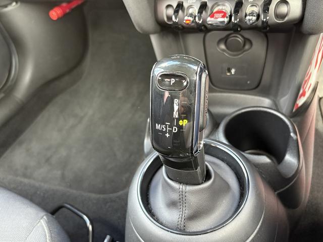ＭＩＮＩ ヴィクトリア　ドライブレコーダー　ＥＴＣ　ナビ　ＬＩＭボタン　アルミホイール　ＬＥＤヘッドランプ　ターボ　スマートキー　アイドリングストップ　電動格納ミラー　ＡＴ　盗難防止システム　ＡＢＳ　ＥＳＣ（4枚目）
