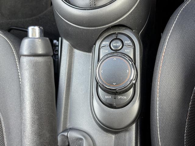 ＭＩＮＩ ヴィクトリア　ドライブレコーダー　ＥＴＣ　ナビ　ＬＩＭボタン　アルミホイール　ＬＥＤヘッドランプ　ターボ　スマートキー　アイドリングストップ　電動格納ミラー　ＡＴ　盗難防止システム　ＡＢＳ　ＥＳＣ（5枚目）