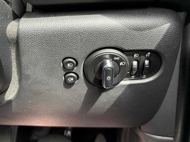 ＭＩＮＩ ヴィクトリア　ドライブレコーダー　ＥＴＣ　ナビ　ＬＩＭボタン　アルミホイール　ＬＥＤヘッドランプ　ターボ　スマートキー　アイドリングストップ　電動格納ミラー　ＡＴ　盗難防止システム　ＡＢＳ　ＥＳＣ（8枚目）