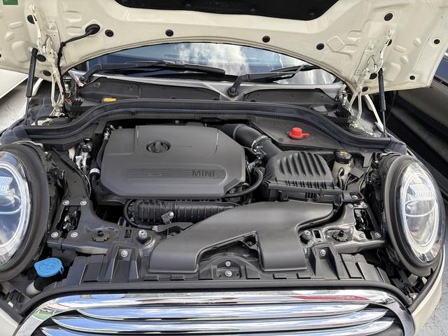 ＭＩＮＩ ヴィクトリア　ドライブレコーダー　ＥＴＣ　ナビ　ＬＩＭボタン　アルミホイール　ＬＥＤヘッドランプ　ターボ　スマートキー　アイドリングストップ　電動格納ミラー　ＡＴ　盗難防止システム　ＡＢＳ　ＥＳＣ（19枚目）
