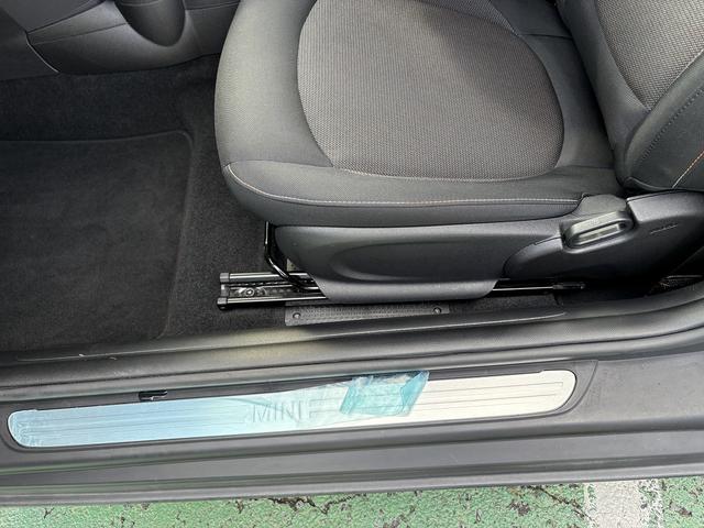 ＭＩＮＩ ヴィクトリア　ドライブレコーダー　ＥＴＣ　ナビ　ＬＩＭボタン　アルミホイール　ＬＥＤヘッドランプ　ターボ　スマートキー　アイドリングストップ　電動格納ミラー　ＡＴ　盗難防止システム　ＡＢＳ　ＥＳＣ（35枚目）