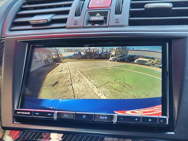 バックカメラも付いています。駐車の時に便利なのはもちろんの事、後方死角にいる子供たちに気が付くことができるので安心安全ですね