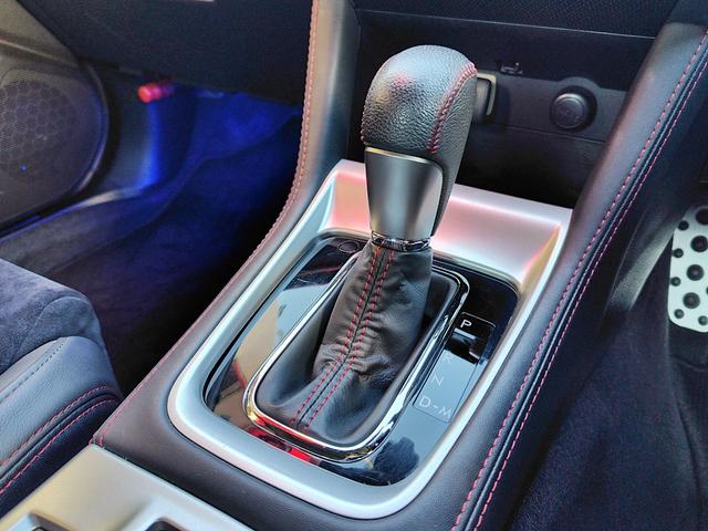 シフトレバー。ぜひ一度お客様の目で確認してください。