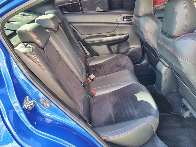 当店のお車をご覧いただきましてありがとうございます。お車についてのご質問やお見積りのご依頼、ご購入にあたってのご相談などお気軽にお問い合わせ下さい!