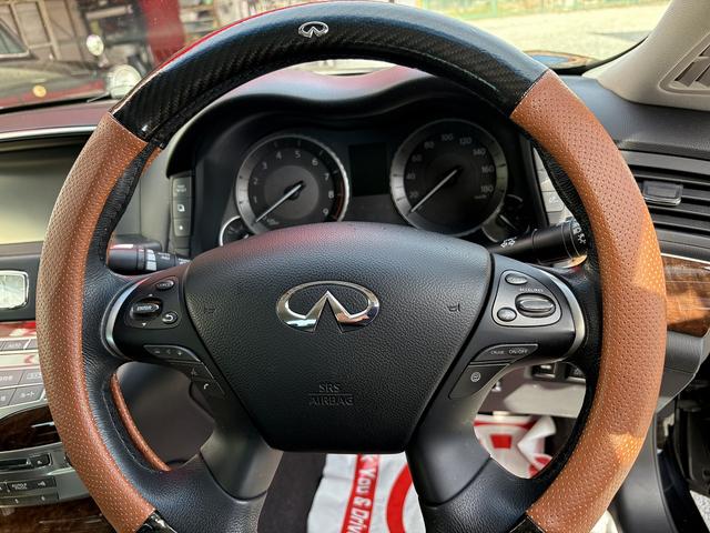 フーガ ３７０ＧＴ　ドライブレコーダー　クリアランスソナー　オートクルーズコントロール　衝突被害軽減システム　全周囲カメラ　ＴＶ　アルミホイール　ＬＥＤヘッドランプ　ＡＴ　シートエアコン　スマートキー　盗難防止システム（3枚目）