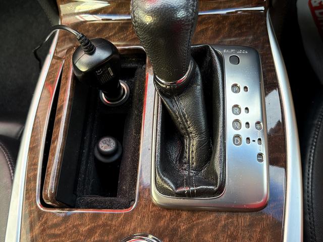 フーガ ３７０ＧＴ　ドライブレコーダー　クリアランスソナー　オートクルーズコントロール　衝突被害軽減システム　全周囲カメラ　ＴＶ　アルミホイール　ＬＥＤヘッドランプ　ＡＴ　シートエアコン　スマートキー　盗難防止システム（9枚目）