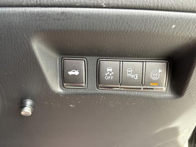 フーガ ３７０ＧＴ　ドライブレコーダー　クリアランスソナー　オートクルーズコントロール　衝突被害軽減システム　全周囲カメラ　ＴＶ　アルミホイール　ＬＥＤヘッドランプ　ＡＴ　シートエアコン　スマートキー　盗難防止システム（11枚目）