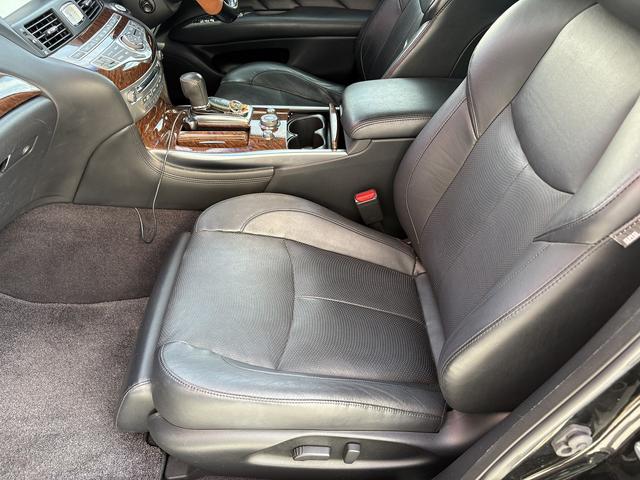 フーガ ３７０ＧＴ　ドライブレコーダー　クリアランスソナー　オートクルーズコントロール　衝突被害軽減システム　全周囲カメラ　ＴＶ　アルミホイール　ＬＥＤヘッドランプ　ＡＴ　シートエアコン　スマートキー　盗難防止システム（39枚目）