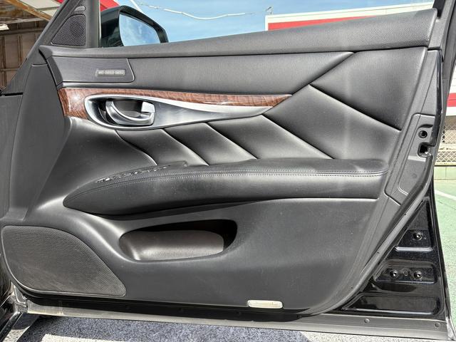 フーガ ３７０ＧＴ　ドライブレコーダー　クリアランスソナー　オートクルーズコントロール　衝突被害軽減システム　全周囲カメラ　ＴＶ　アルミホイール　ＬＥＤヘッドランプ　ＡＴ　シートエアコン　スマートキー　盗難防止システム（41枚目）