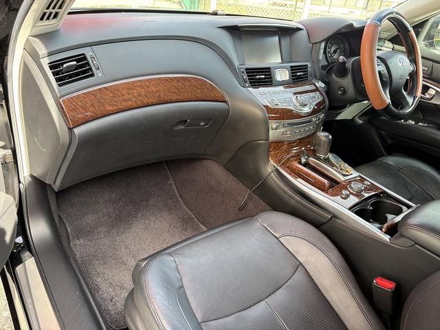 フーガ ３７０ＧＴ　ドライブレコーダー　クリアランスソナー　オートクルーズコントロール　衝突被害軽減システム　全周囲カメラ　ＴＶ　アルミホイール　ＬＥＤヘッドランプ　ＡＴ　シートエアコン　スマートキー　盗難防止システム（42枚目）